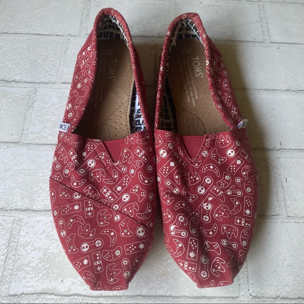 Toms Game Over Slip Ons Size 7